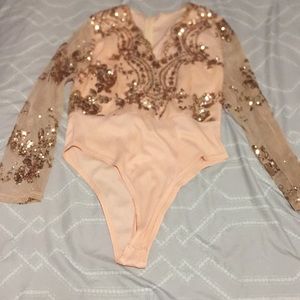I’m selling a glittery one piece/ body suit.